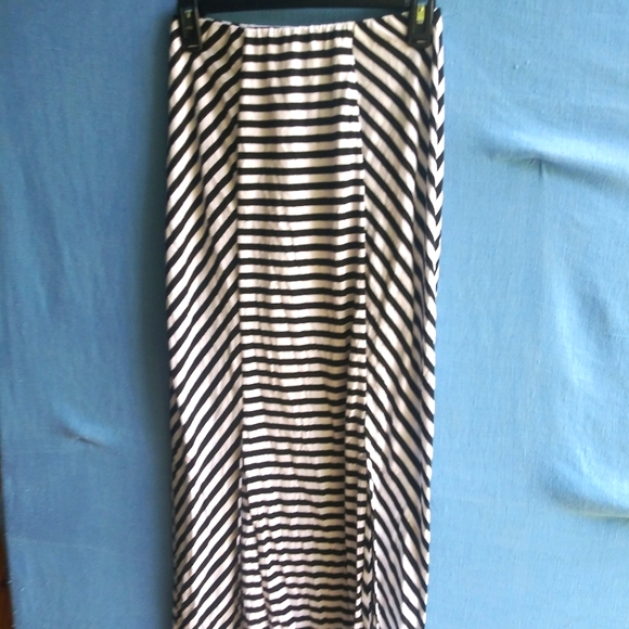 Just Be Women's Size Medium Black White Striped Maxi Skirt - Picture 1 of 5